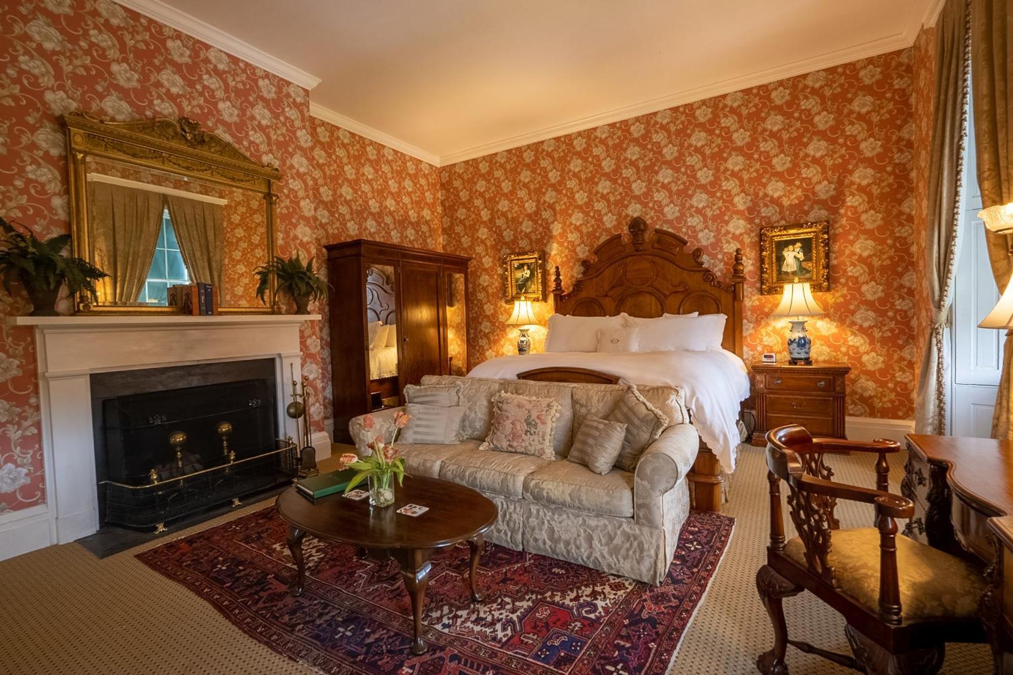 Отель Antrim 1844 Taneytown Экстерьер фото