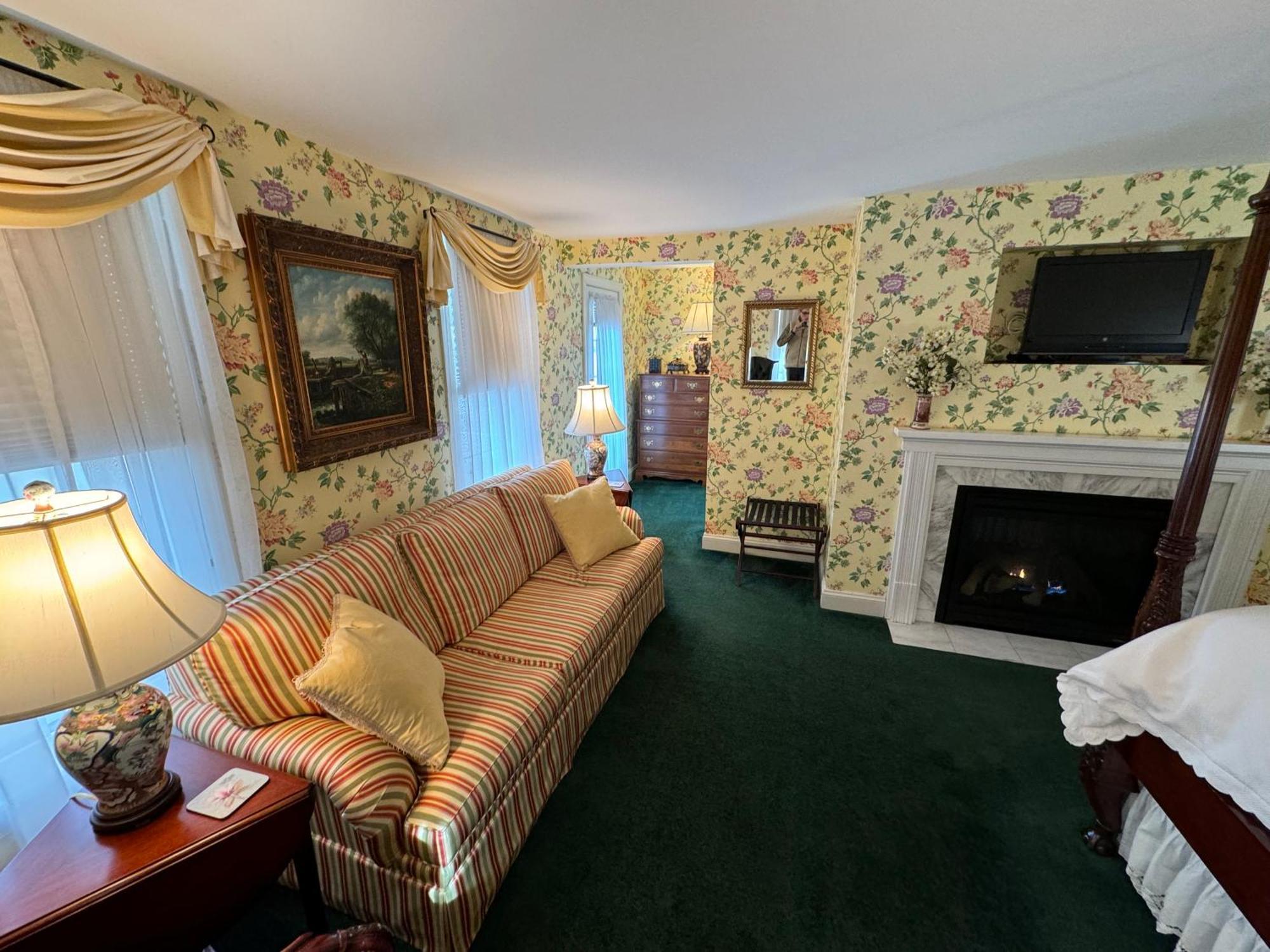 Отель Antrim 1844 Taneytown Экстерьер фото