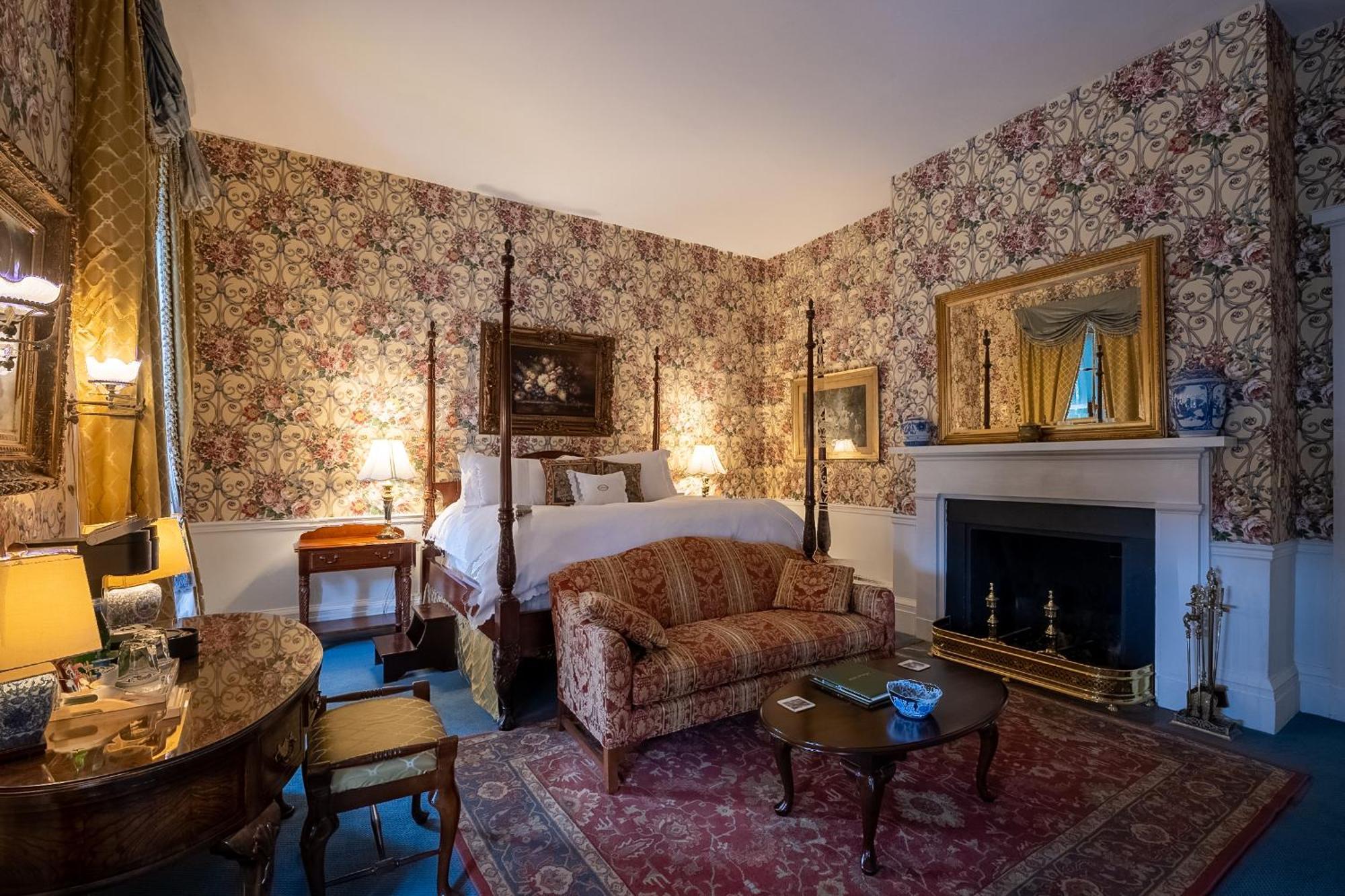 Отель Antrim 1844 Taneytown Экстерьер фото
